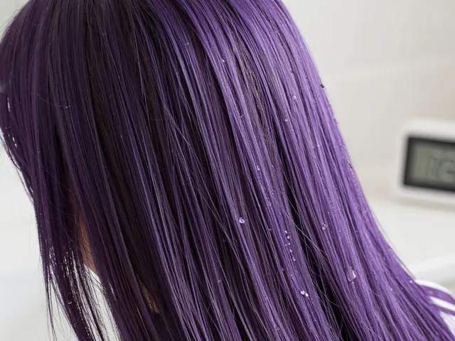 Can I Use Oil After Permanent Hair Coloring? The Right Way to Moisturize Colored Hair